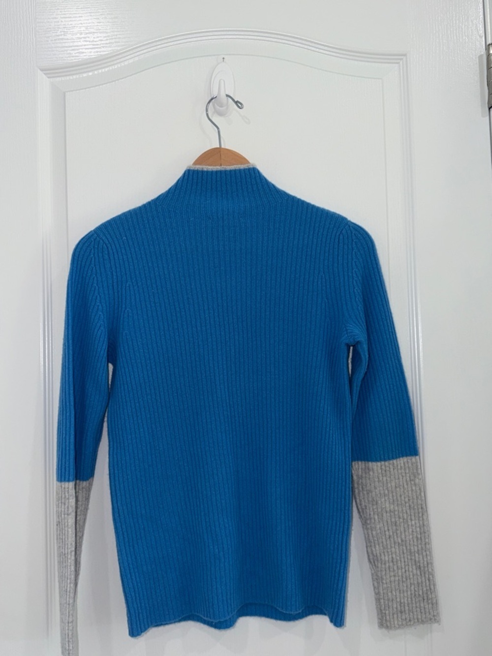Pure Amici 100% cashmere  Bright Blue Ribbed Turtleneck with Light Gray Cuffs XS - Picture 7 of 7